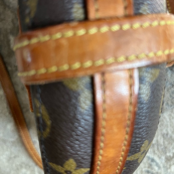 💯Louis Vuitton Brown Monogram Crossbody Bag with Saddle Shape - Picture 8 of 9